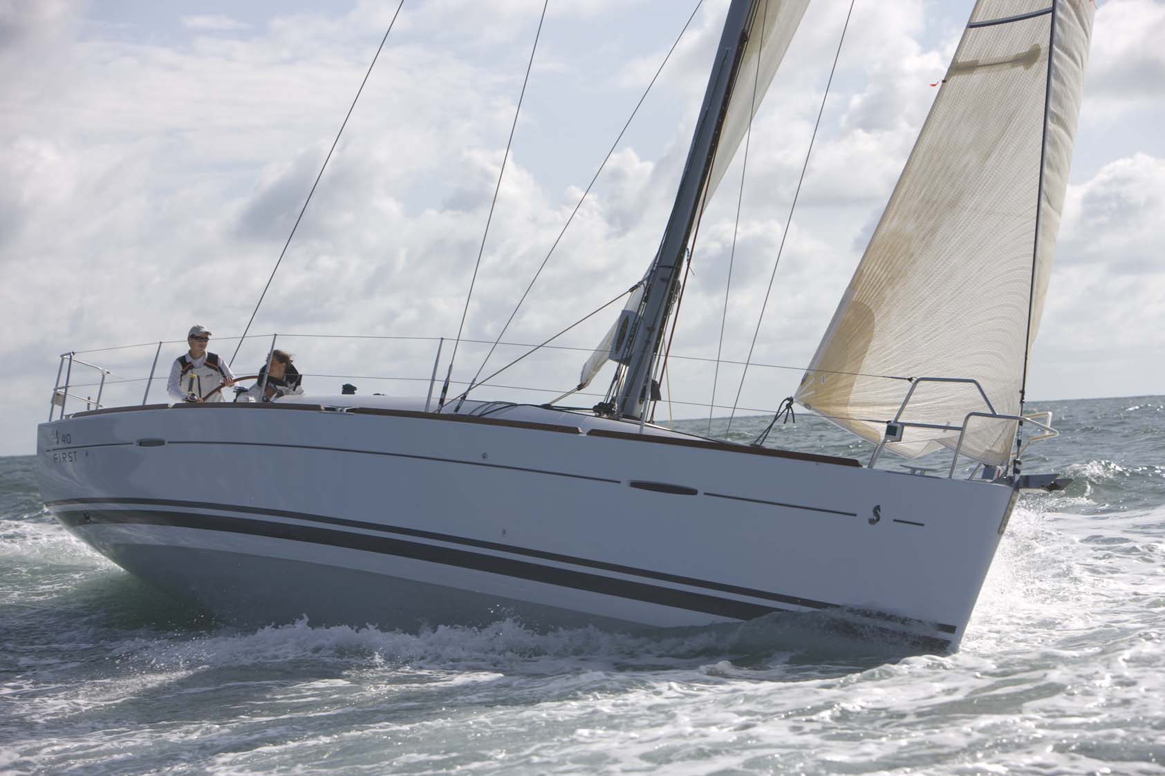 Sailboats First 40 - Sailing Yacht Beneteau