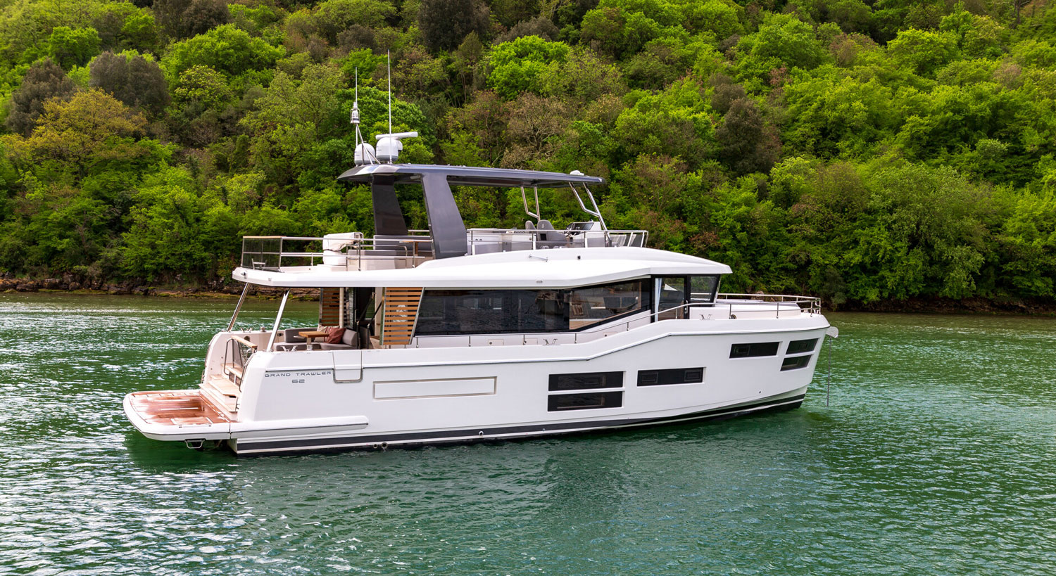 Grand Trawler 62 Exclusive Tour | BENETEAU