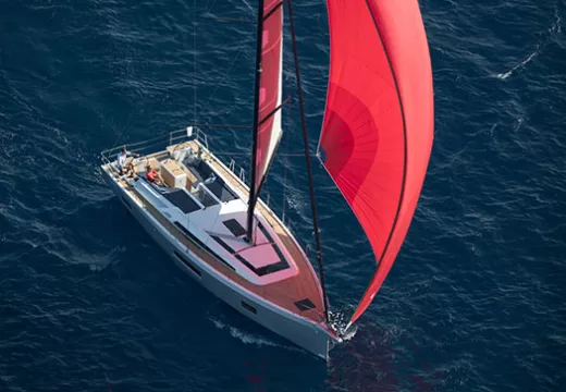 40 ft sailing yacht