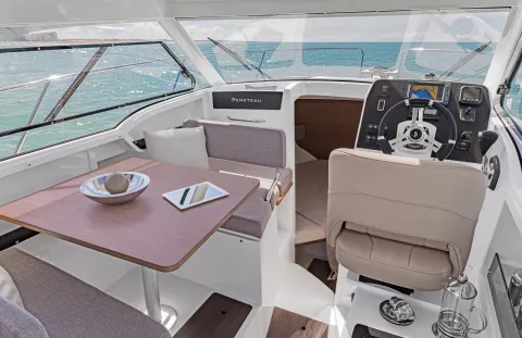 Beneteau deals antares 8